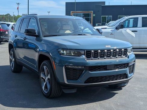 New 2026 Jeep Grand Cherokee Limited RWD image 2