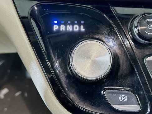 Used 2018 Chrysler Pacifica Touring-L Plus w/ Tire & Wheel Group image 18