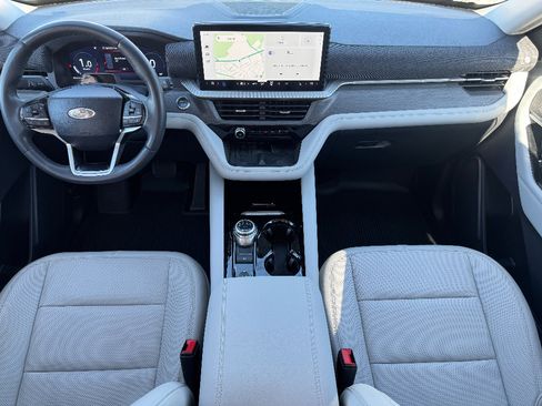 Used 2025 Ford Explorer Platinum w/ Ultimate Package image 10