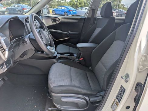 Used 2024 Kia Soul LX w/ Option Group 015 FWD image 19