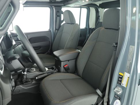 New 2026 Jeep Gladiator Sport image 7