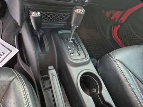 Used 2015 Jeep Wrangler Unlimited Sahara w/ Connectivity Group AWD/4WD image 11