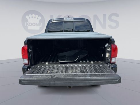 Used 2016 Toyota Tacoma TRD Off-Road AWD/4WD image 25