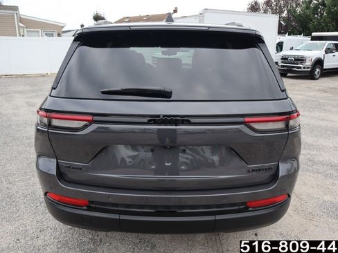 Used 2024 Jeep Grand Cherokee Limited w/ Black Appearance Package image 7