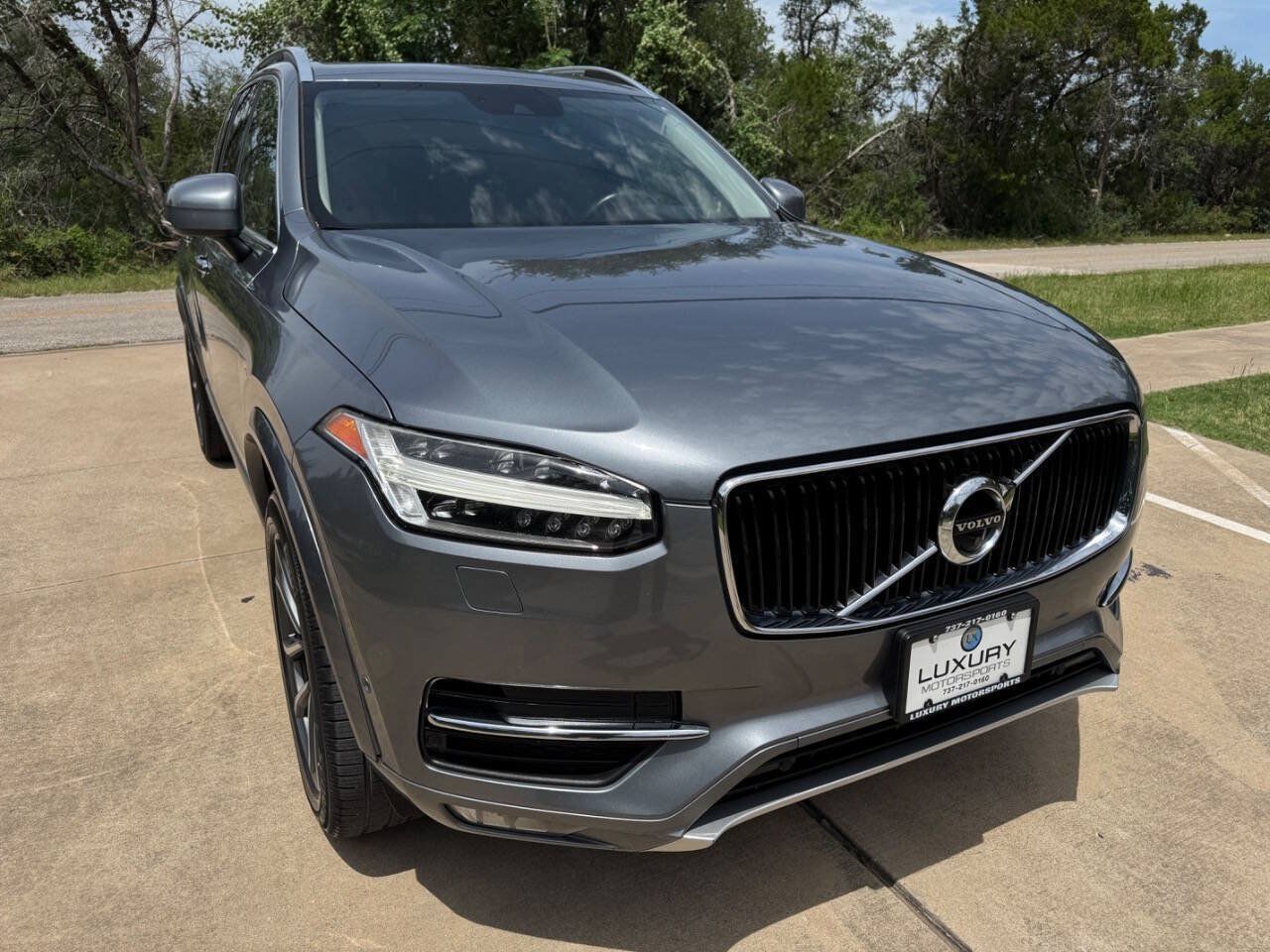 Used 2017 Volvo XC90 T6 Momentum w/ Vision Package AWD/4WD image 3