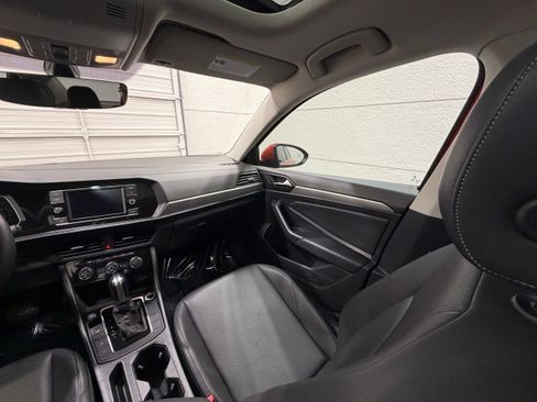 Used 2019 Volkswagen Jetta SE FWD image 32