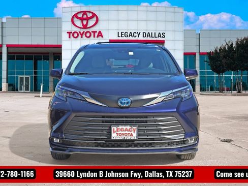 New 2026 Toyota Sienna XLE FWD image 6
