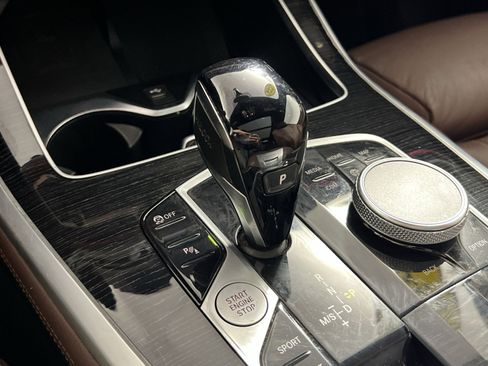 Used 2022 BMW X7 xDrive40i w/ M Sport Package image 22