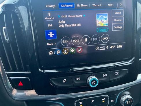 Used 2022 Chevrolet Traverse LT image 14