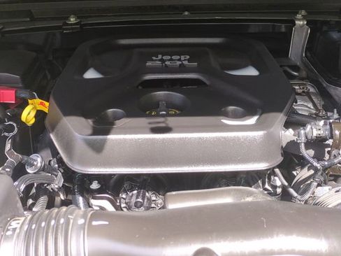 Used 2023 Jeep Wrangler Unlimited Sahara w/ Cold Weather Group image 25