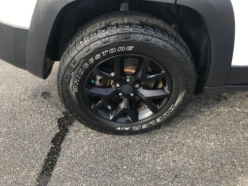 Used 2016 Jeep Cherokee Trailhawk w/ Comfort/Convenience Group image 48