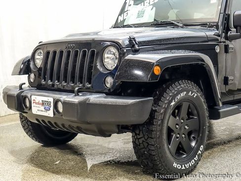 Used 2015 Jeep Wrangler Unlimited Sahara image 4
