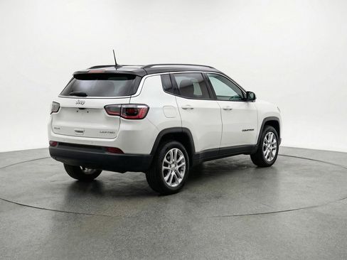 Used 2025 Jeep Compass Limited AWD/4WD image 9