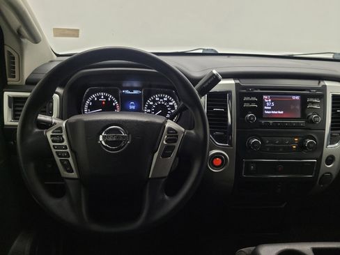 Used 2018 Nissan Titan SV image 22