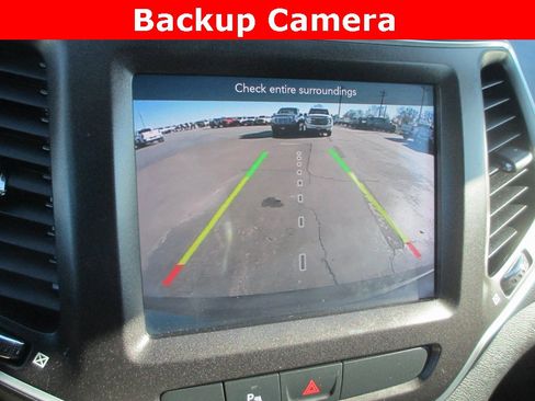 Used 2020 Jeep Cherokee Trailhawk w/ Cold Weather Group image 14