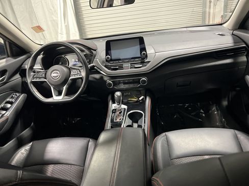 Used 2025 Nissan Altima 2.5 SR image 14