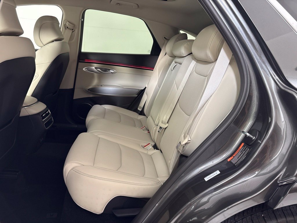 New 2027 Genesis GV70 2.5T Select AWD/4WD image 18
