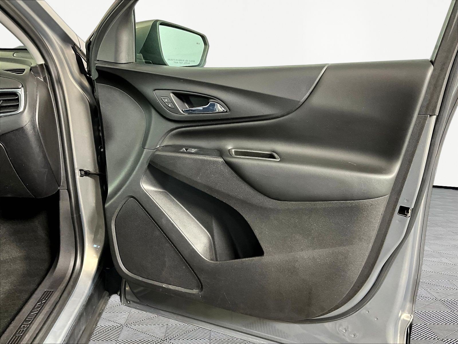 Used 2018 Chevrolet Equinox LT FWD image 24