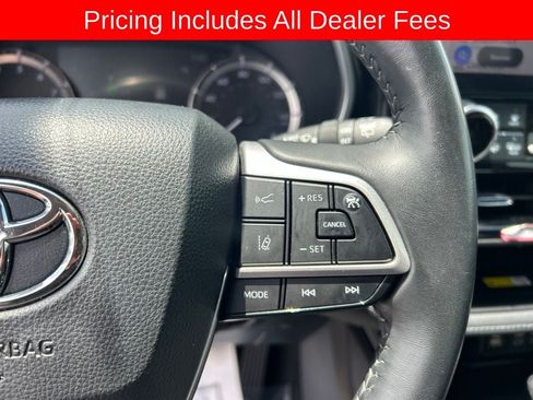 Used 2024 Toyota Highlander XLE FWD image 9