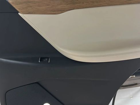 Used 2018 Tesla Model X 75D image 23