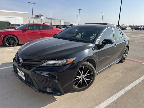 Used 2024 Toyota Camry SE FWD image 1