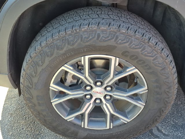 Used 2024 GMC Acadia AT4 w/ Luxury Package AWD/4WD image 4