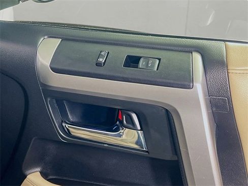 Used 2018 Toyota 4Runner Limited image 31