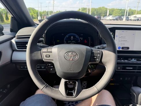 Used 2026 Toyota Camry SE FWD image 10