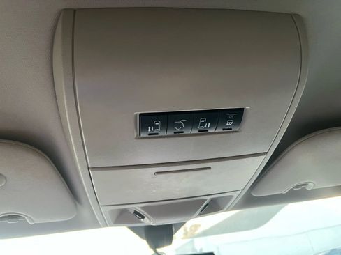 Used 2013 Chrysler Town & Country Touring-L w/ Entertainment Group #2 FWD image 14