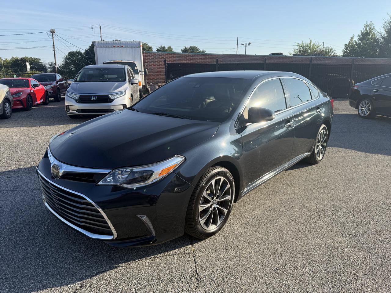 Used 2018 Toyota Avalon XLE FWD image 1