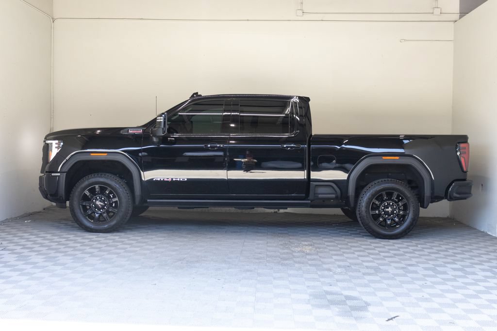 Used 2024 GMC Sierra 2500 AT4 w/ AT4 Premium Plus Package AWD/4WD image 9