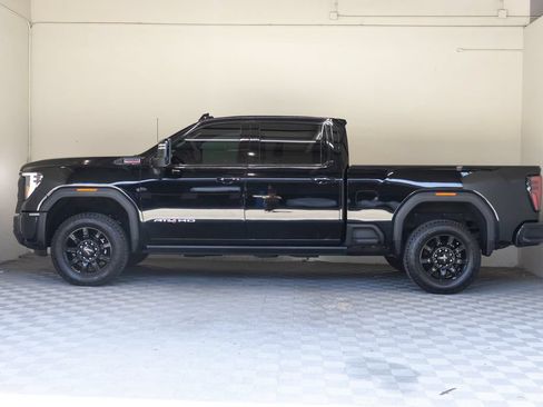 Used 2024 GMC Sierra 2500 AT4 w/ AT4 Premium Plus Package AWD/4WD image 9