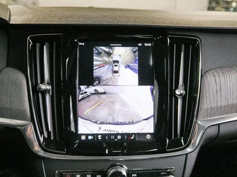 Certified 2025 Volvo S90 B6 Plus image 36