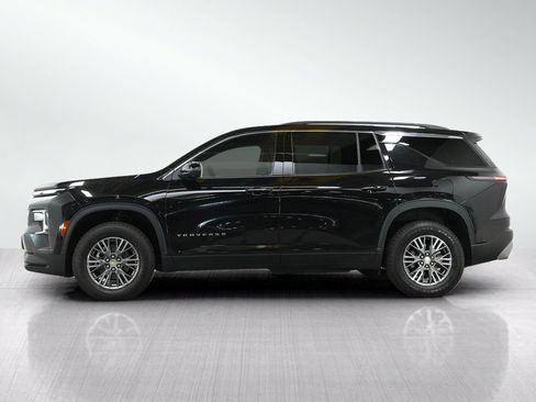 Used 2024 Chevrolet Traverse LT AWD/4WD image 2