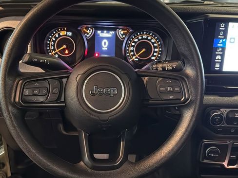 Used 2025 Jeep Wrangler Sport image 23