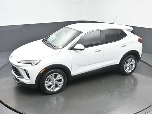 Used 2024 Buick Encore GX Preferred w/ Comfort Package FWD image 39