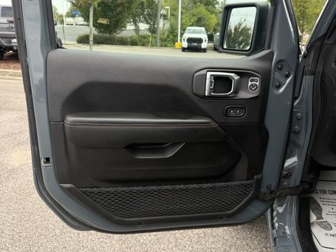 Used 2025 Jeep Wrangler Unlimited Sahara w/ Safety Group AWD/4WD image 14