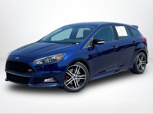 Used 2016 Ford Focus ST w/ Equipment Group 402A FWD image 2