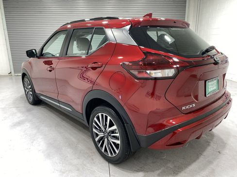 Used 2023 Nissan Kicks SR w/ SR Premium Package FWD image 6