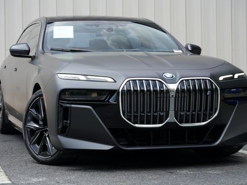 Used 2023 BMW i7 xDrive60 AWD/4WD image 4