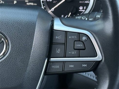 Used 2023 Toyota Highlander XLE image 15