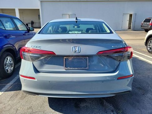 Used 2023 Honda Civic Touring image 5