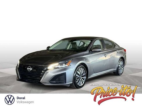 Used 2023 Nissan Altima 2.5 SV FWD image 1
