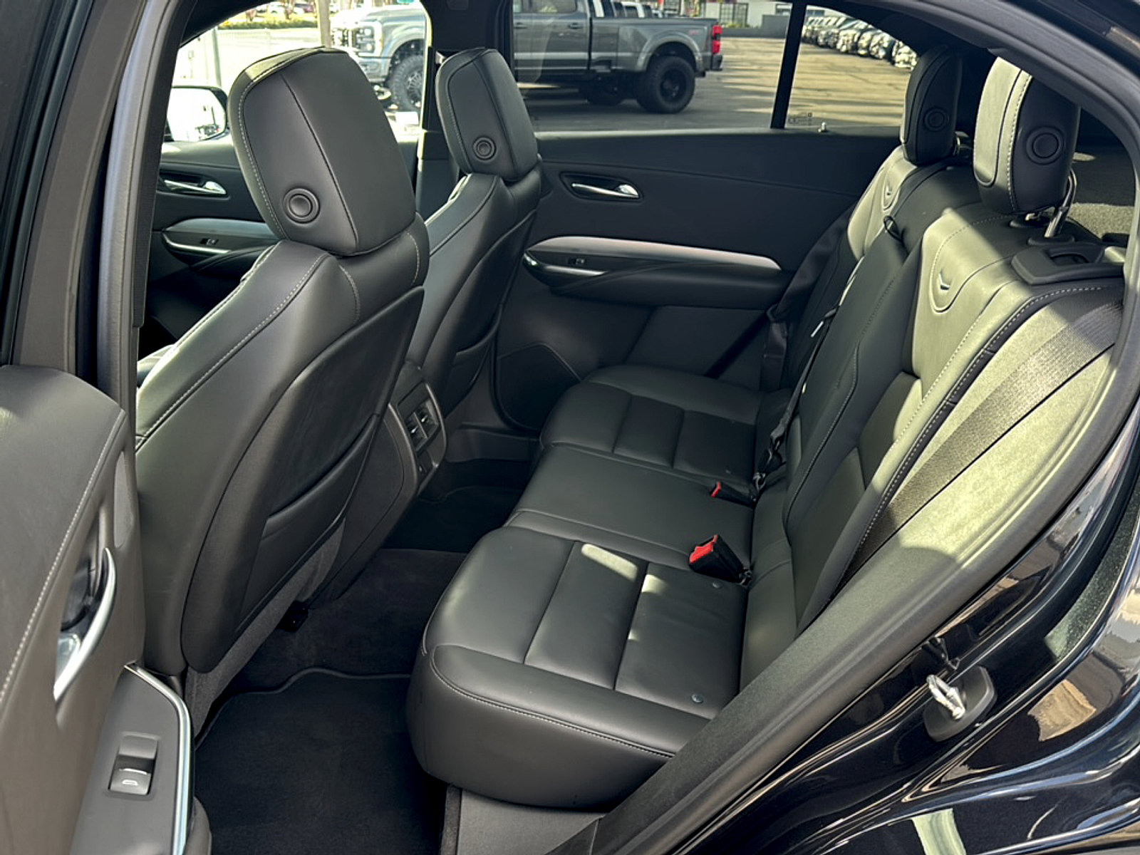 Used 2022 Cadillac XT4 Premium Luxury w/ Enhanced Visibility Package FWD image 11