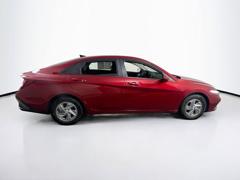 Used 2024 Hyundai Elantra SE FWD image 4