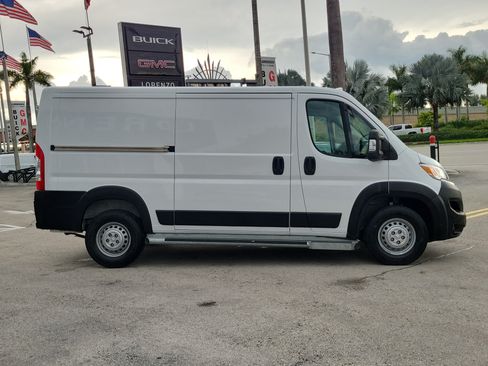 Used 2025 RAM ProMaster 2500 w/ U-Haul Equipment Group FWD image 5