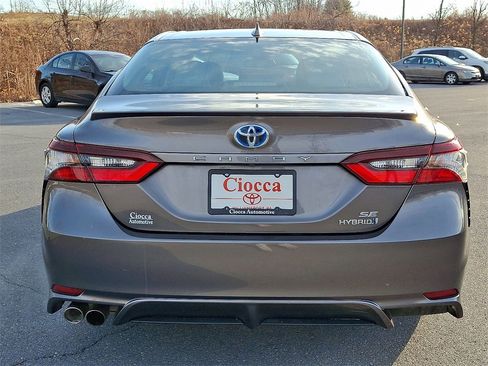 Used 2022 Toyota Camry SE image 5