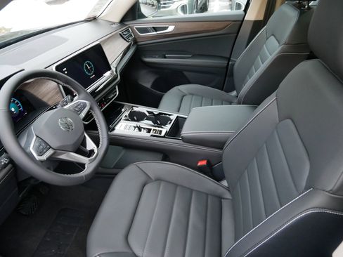 New 2026 Volkswagen Atlas SEL image 7