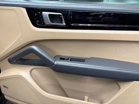 Used 2021 Porsche Cayenne E-Hybrid Coupe image 69