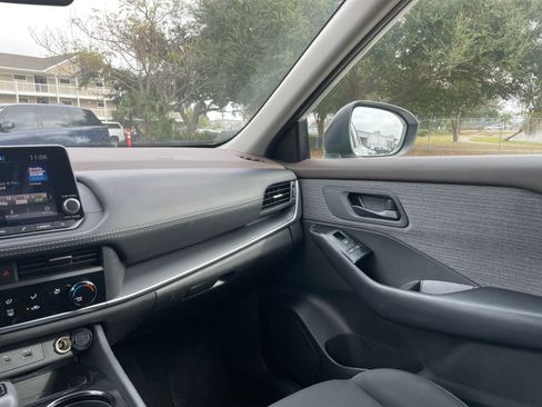 Used 2023 Nissan Rogue S image 34